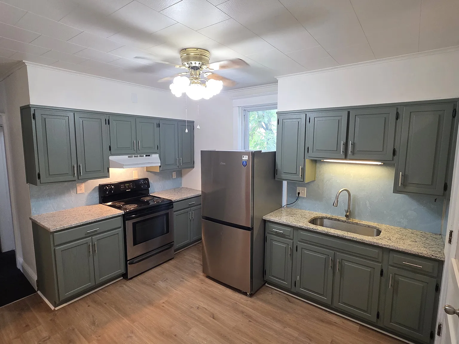 3 bed, 1225 sqft, $1,450 — Photo 2