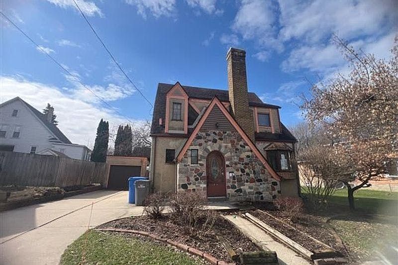 1st image of 825 Cole St