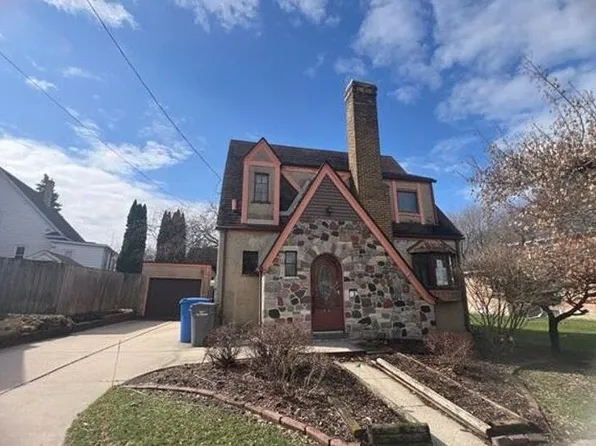 825 Cole St, Watertown, WI 53094