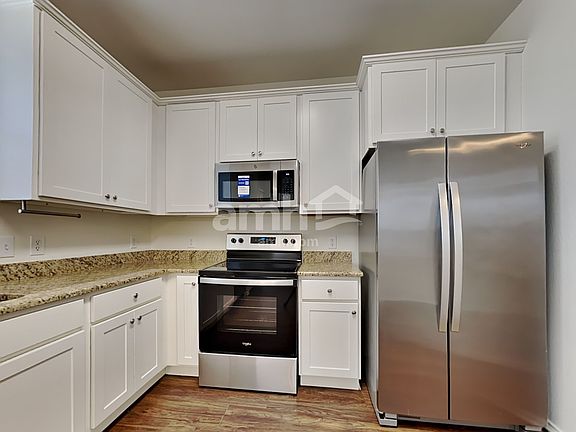 3rd image of 3210 Palos Verdes Dr