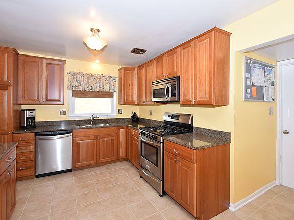 3rd image of 4451 S Taylor Ave