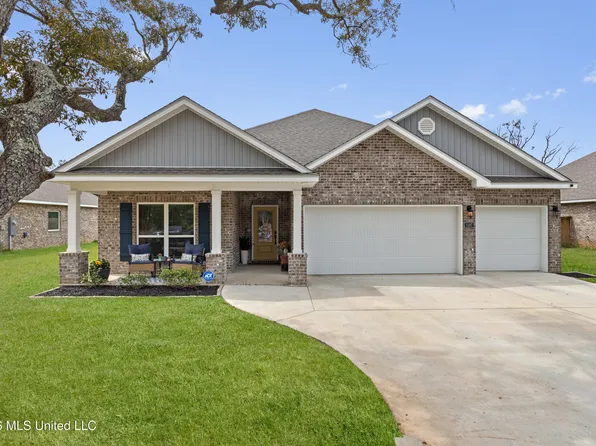 5297 South St, Ocean Springs, MS 39564