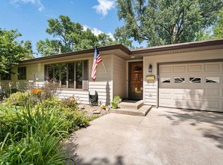 908 Valley View Dr, Vermillion, SD 57069