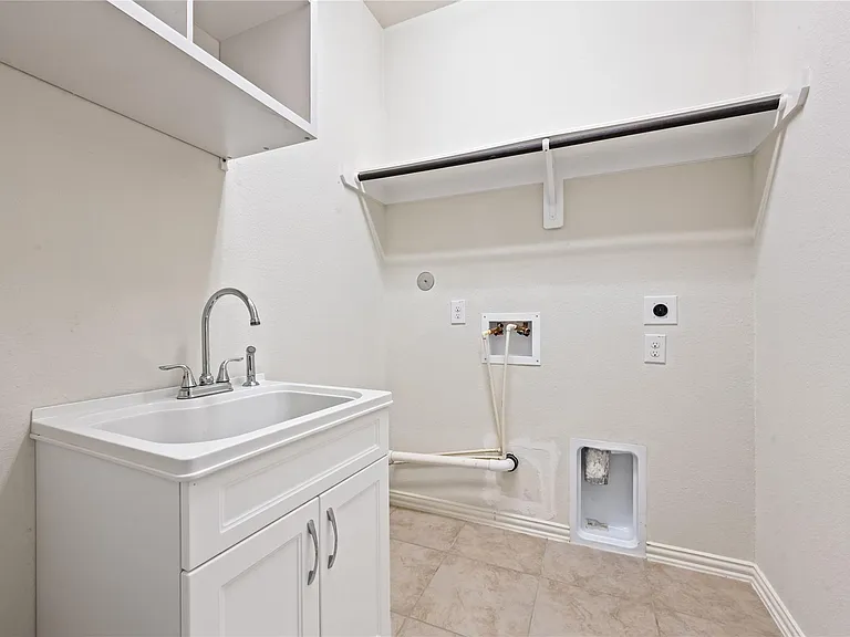8934 English Manor Dr — Photo 15