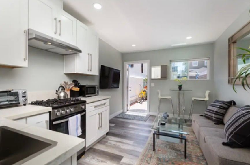 1st image of 3978 Lamont St #B