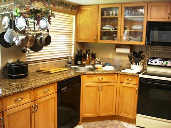3rd image of 3235 Marion Dr