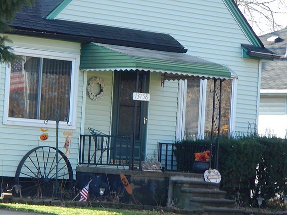 2nd image of 13758 McKinley Ave