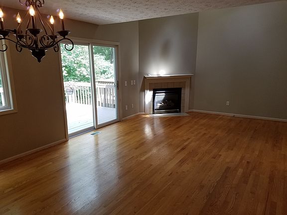 2nd image of 1300 Courtney Dr