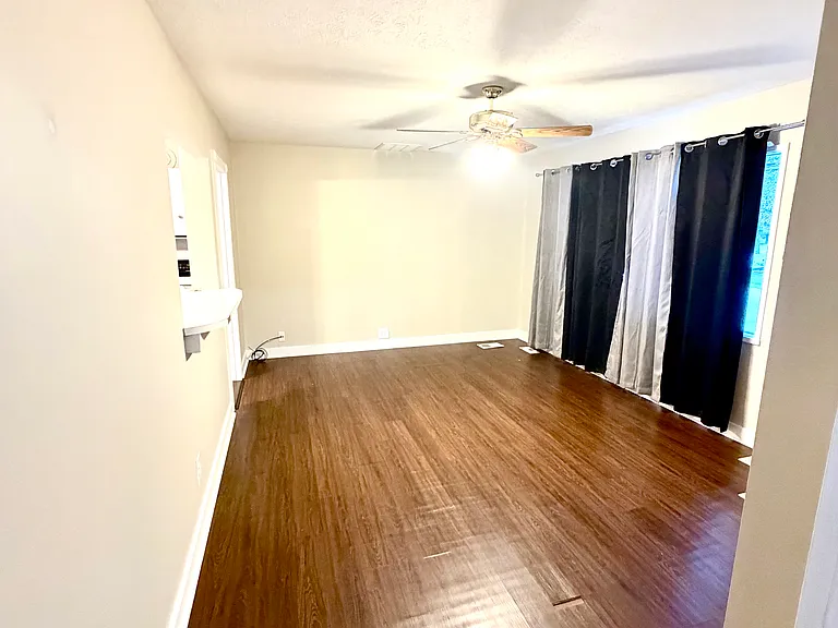 9809 Old Six Mile Ln — Photo 7
