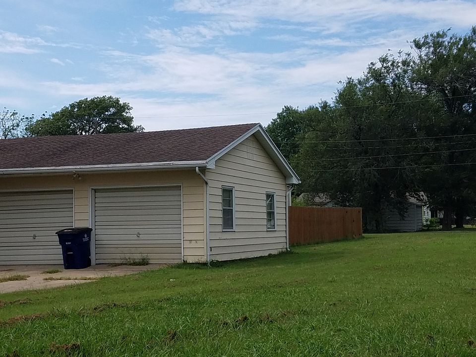2nd image of 402 Etchen Blvd