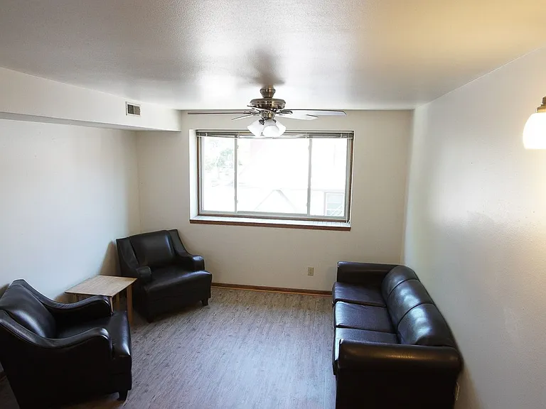 415 N Henry St — Photo 39