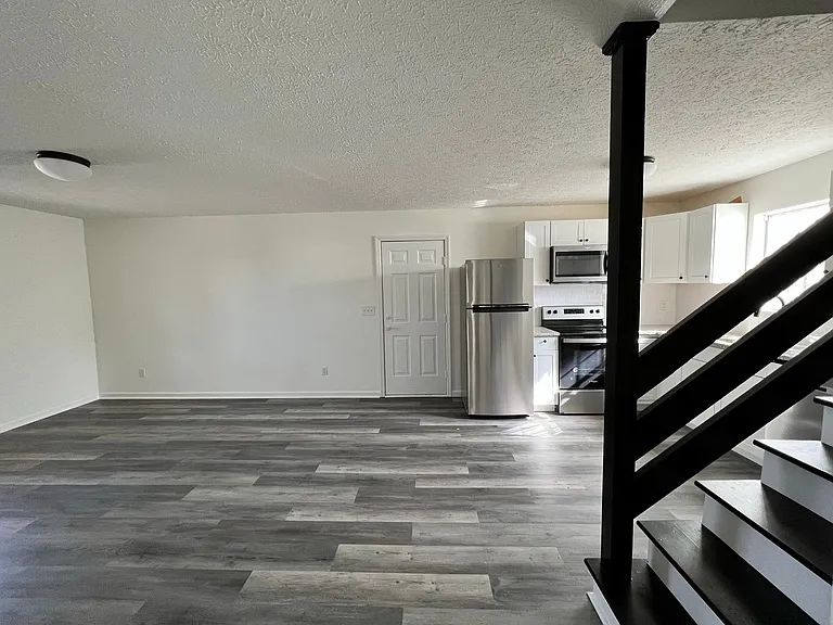 802 Aubrey Ave — Photo 8