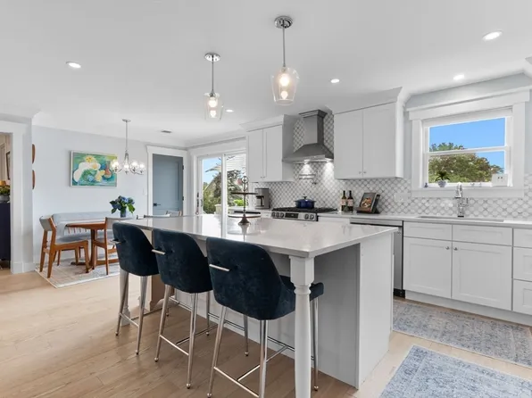 128 High St #4, Ipswich, MA 01938