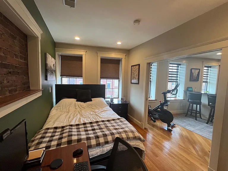 469 Hanover St #5F — Photo 10