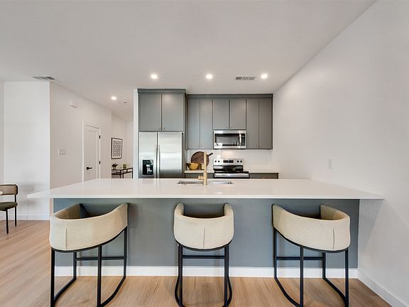5th image of 632-634 Melba St