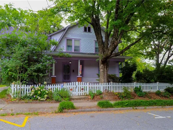 1010 W McGee St, Greensboro, NC 27403