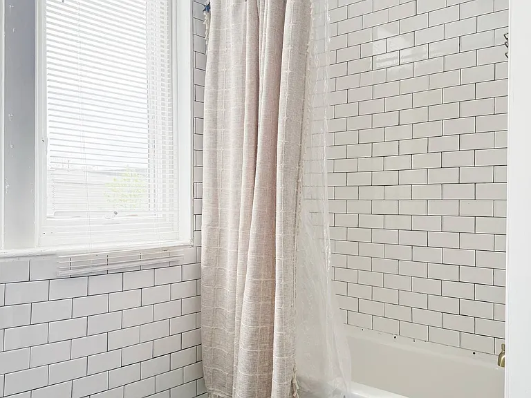 101 E Powell Ave #C — Photo 7