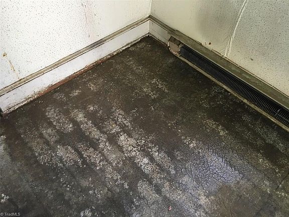 3rd image of 1900 White St