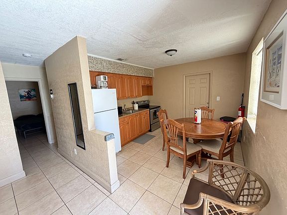 3rd image of 212 SW 2nd Ter #1