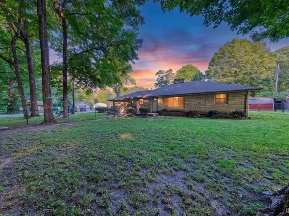 12211 S Old Rd, Muncie, IN 47302
