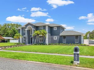 907 Hillary Cir, Lutz, FL 33548