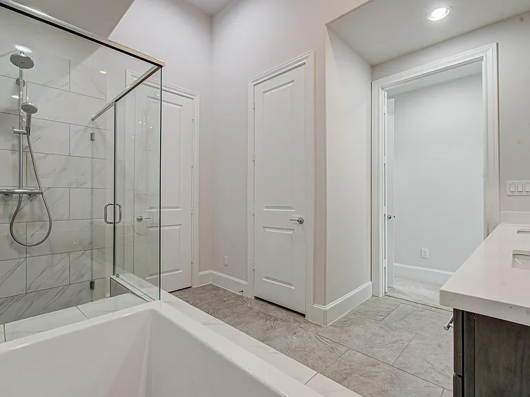 9532 London Bridge Sta — Photo 34