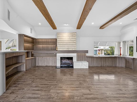 5th image of 935 Linda Flora Dr