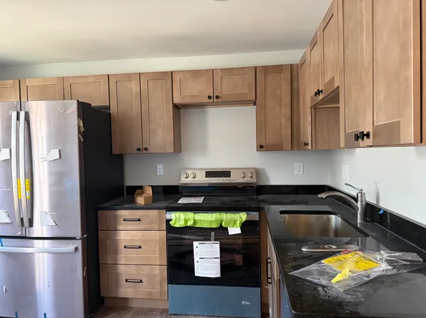 485 Pine St #2, Amherst, MA 01002