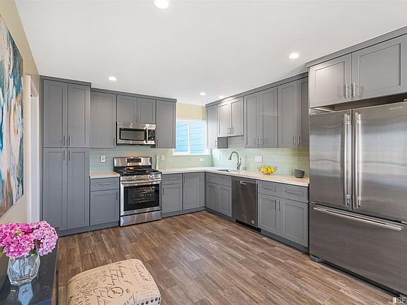 3rd image of 855 Bellevue Ave
