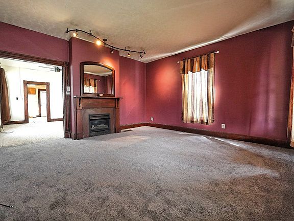 3rd image of 716 E 2nd St
