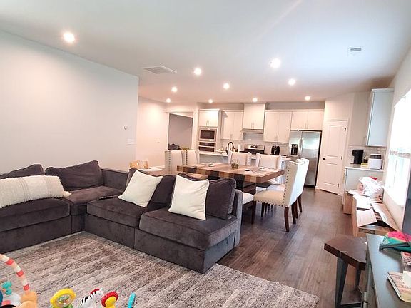 5th image of 509 Briar Oaks Ln