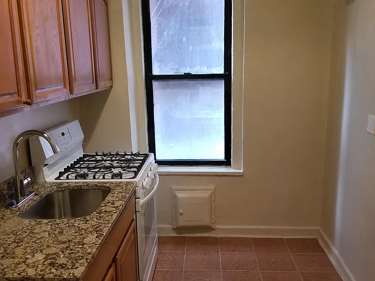 2305 Creston Ave #1D — Photo 5