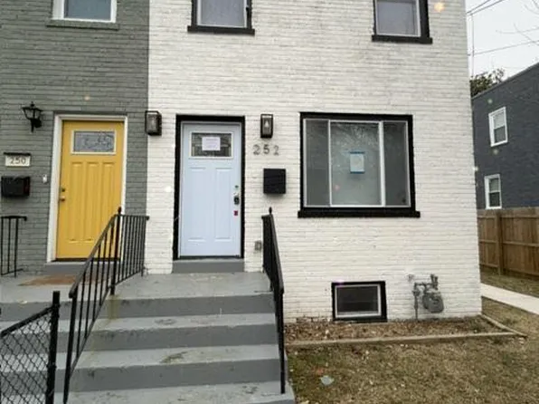 252 Oakwood St SE, Washington, DC 20032