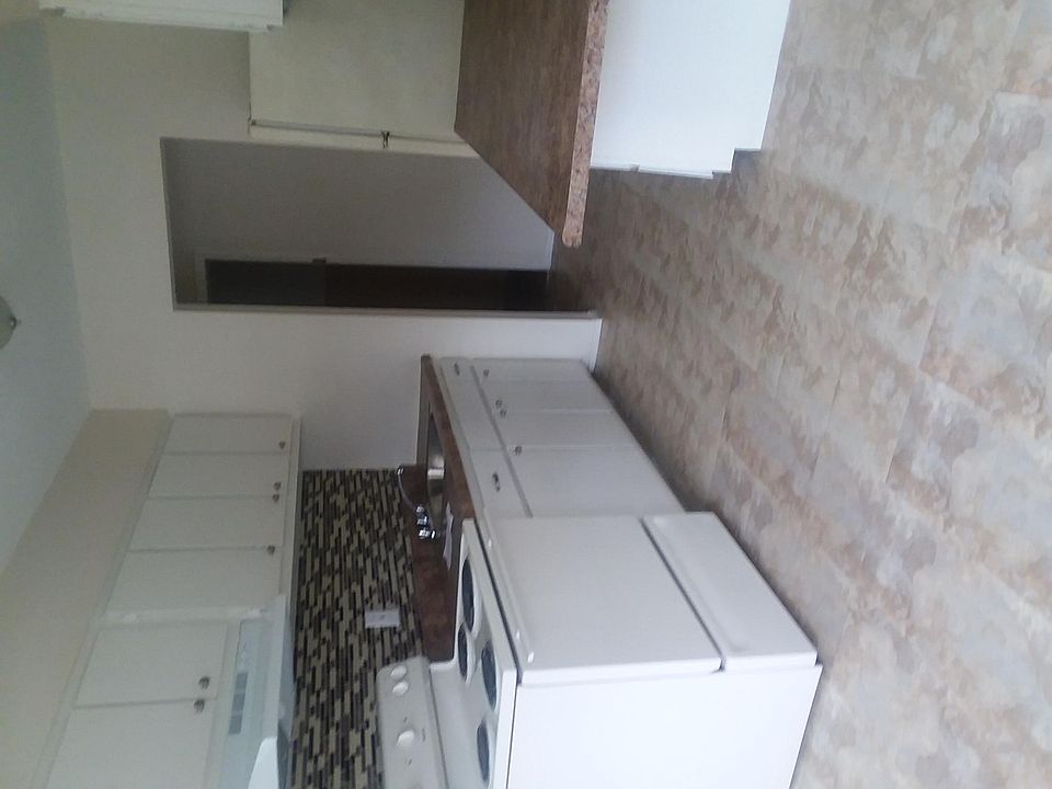 1st image of 39 Wellington Dr APT 8