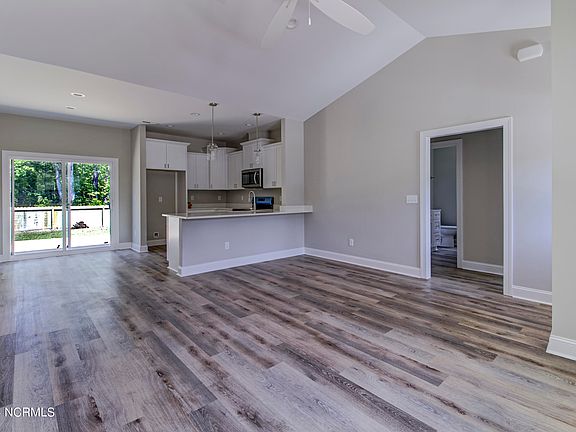5th image of 9580 Lily Pond Court NE