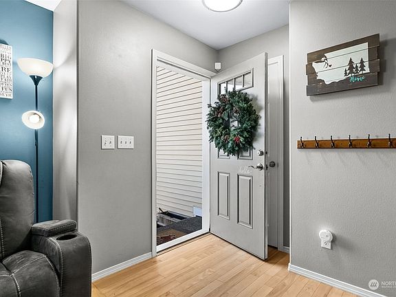 3rd image of 4702 202nd Street E