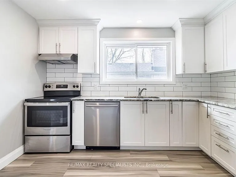 226 Overlea Dr #UPPER — Photo 10