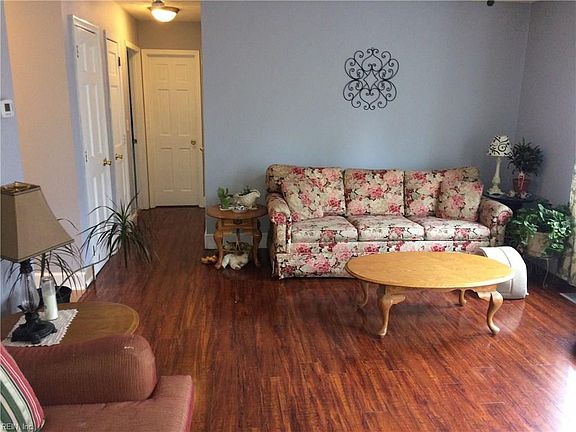 3rd image of 10042 Skillman Ln