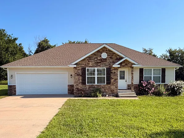 593 W Fountain Rd, Webb City, MO 64870