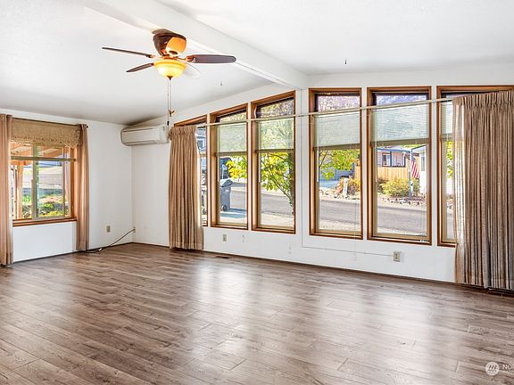 3rd image of 8822 Overlook Circle NE