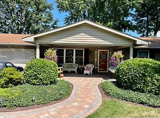 100 Leonard Dr, Blanchester, OH 45107