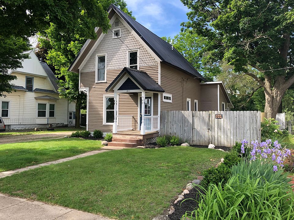 1st image of 213 Court St