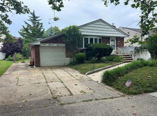 118 Franklin Avenue, Malverne, NY 11565