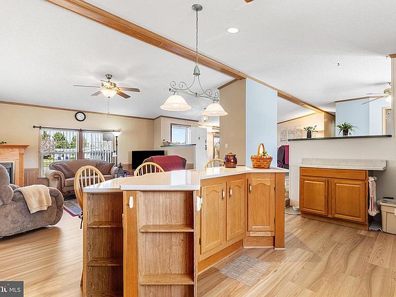 5th image of 16 Pleasant Pine Ct