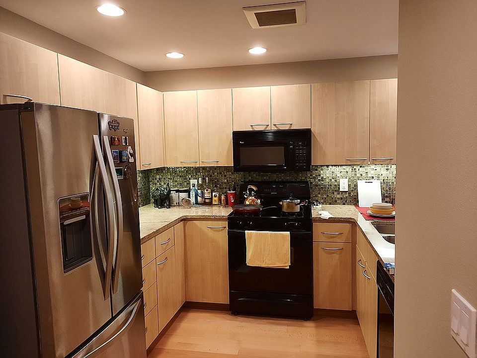 2nd image of 400 W 8th St Unit 211