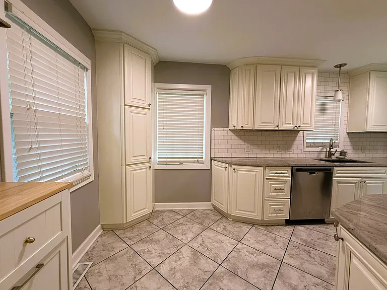 514 S Crestway St — Photo 12