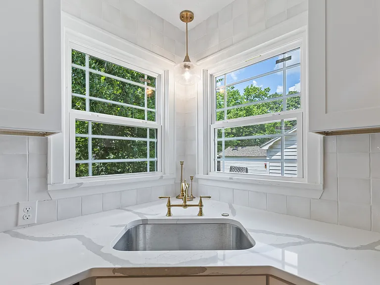 46 Vaughn Dr — Photo 15