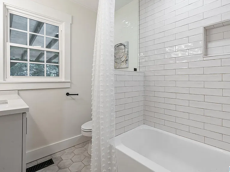 601 Grove St — Photo 19