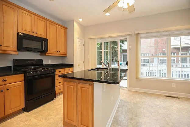 722 Capitol Square Pl SW — Photo 10