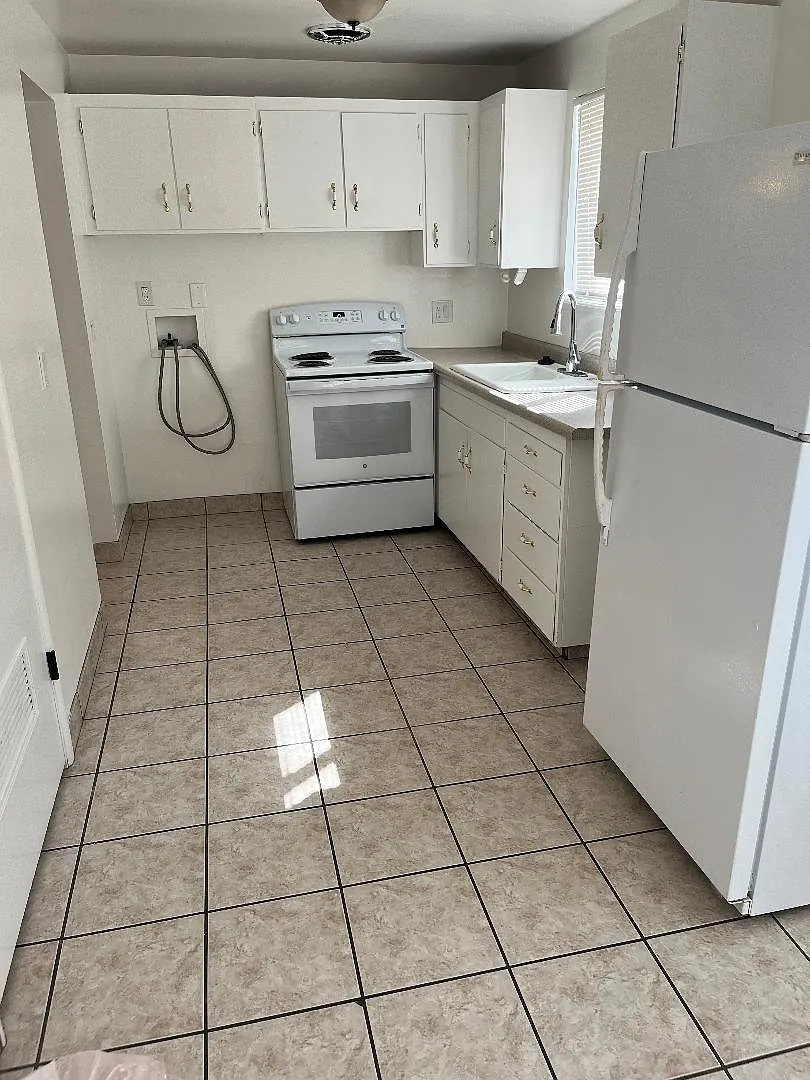 2 bed, 900 sqft, $1,295 — Photo 1